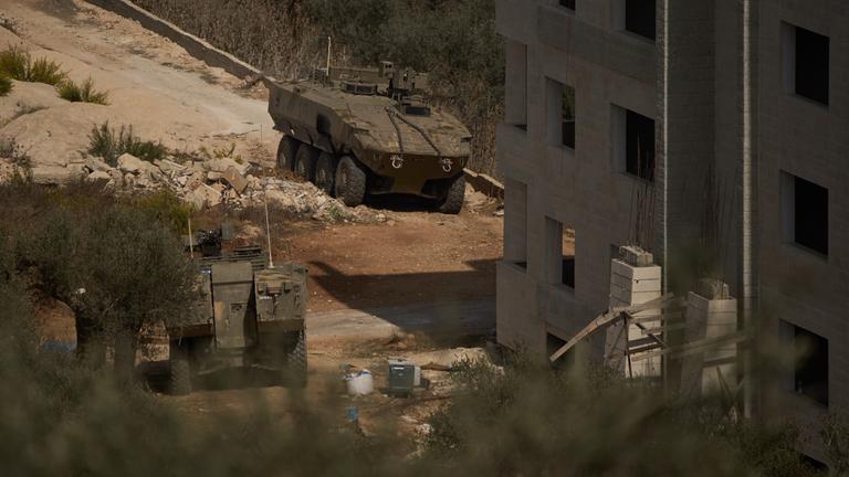 Israelische Panzerfahrzeuge in Turmus Ayya