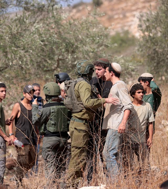 Westjordanland, Ramallah: Im Westjordanland kommt es zu Zusammenstößen zwischen israelischen Siedlern und palästinensischen Bauern