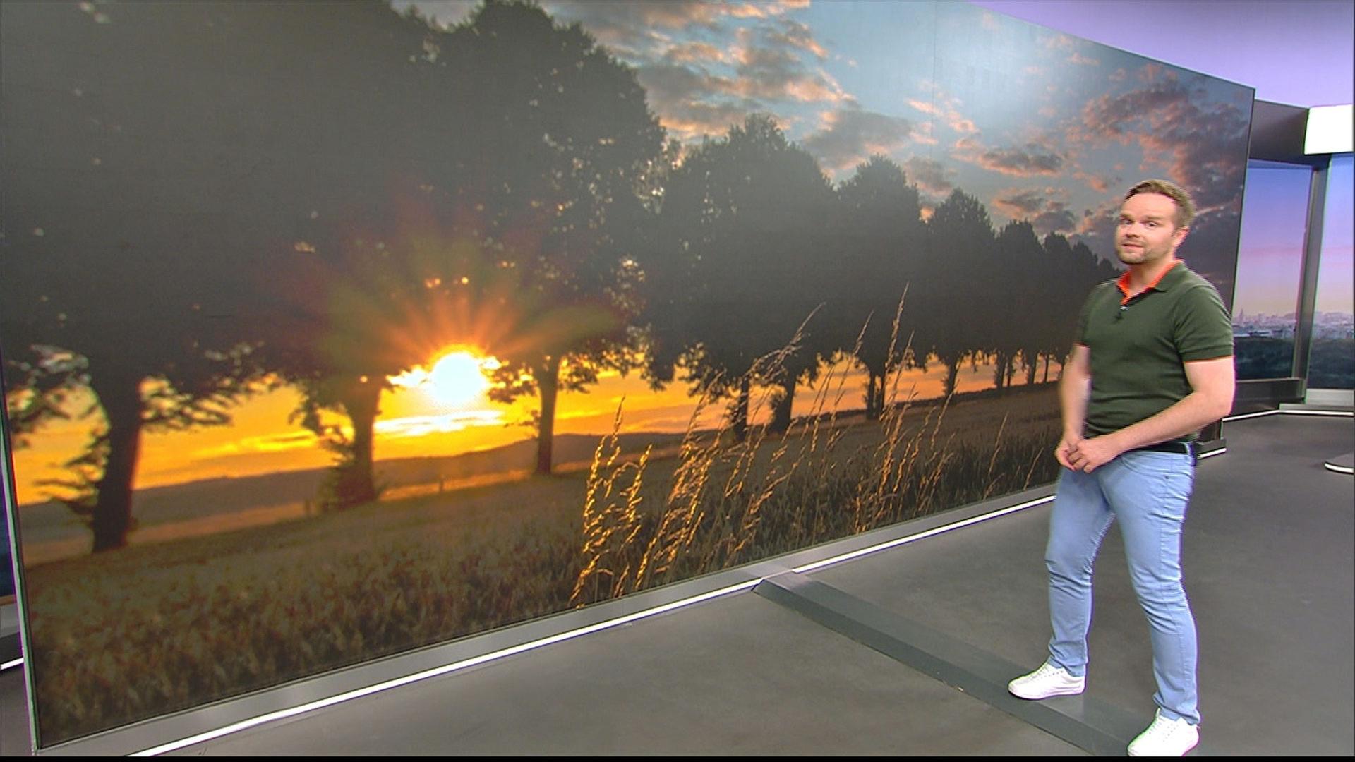 Benjamin Stöwe präsentiert das Wetter