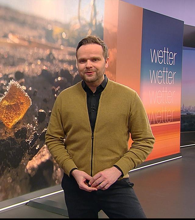 Benjamin Stöwe präsentiert das Wetter