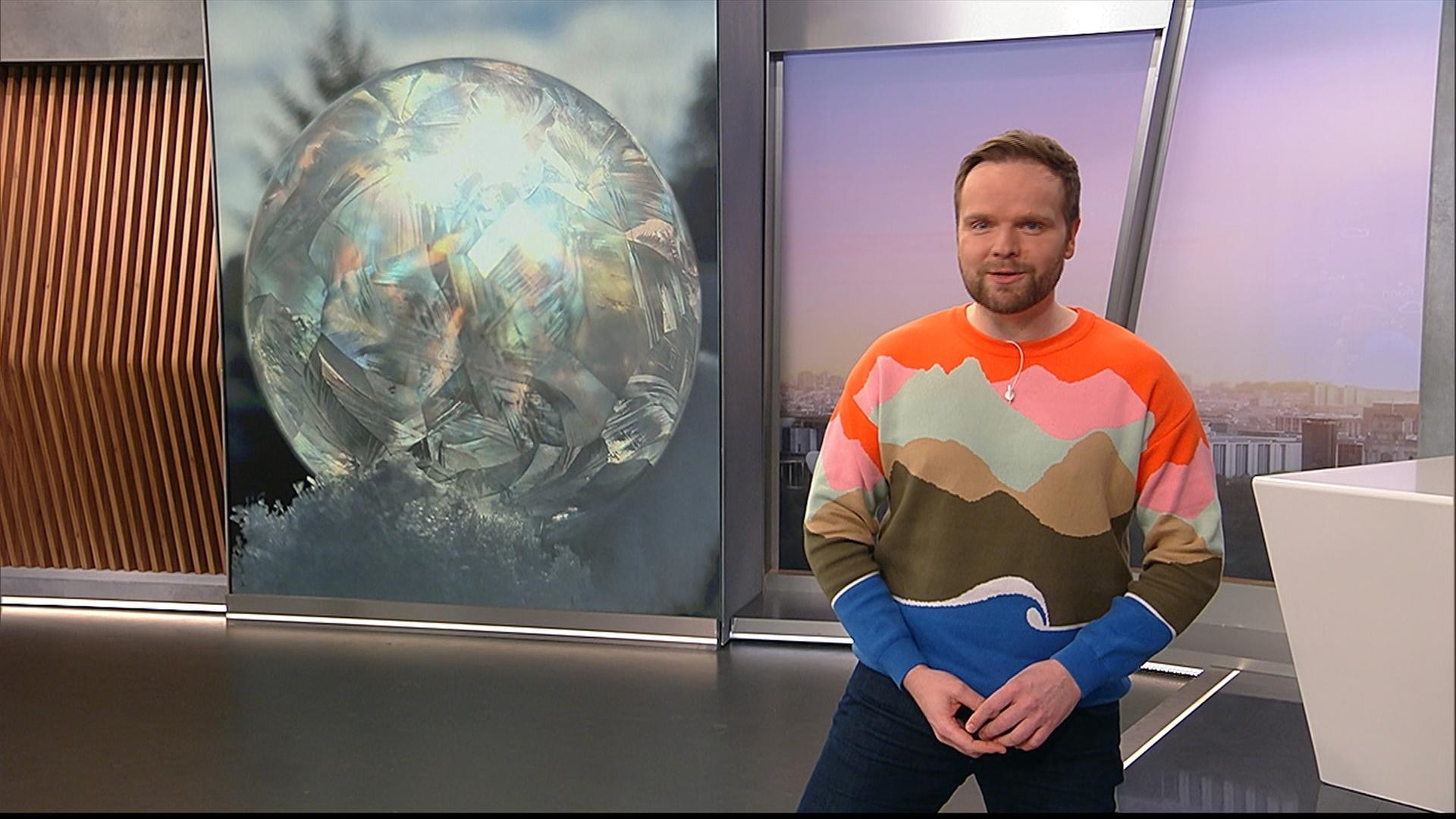 Benjamin Stöwe präsentiert das Wetter