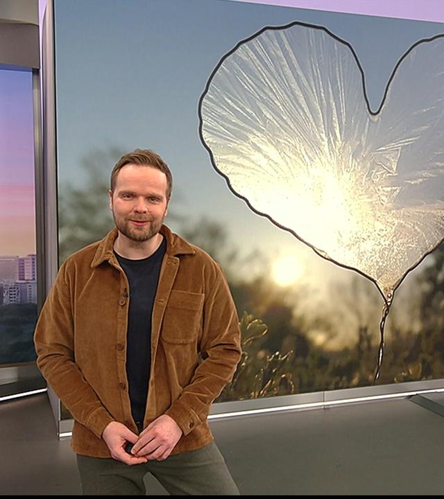 Benjamin Stöwe präsentiert das Wetter