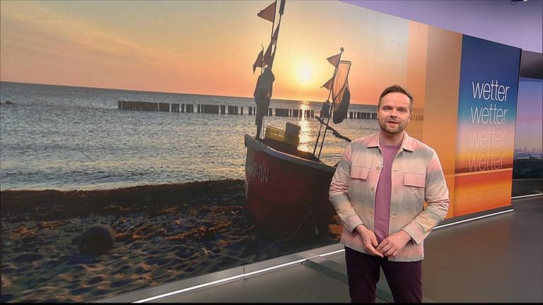 Benjamin Stöwe präsentiert das Wetter