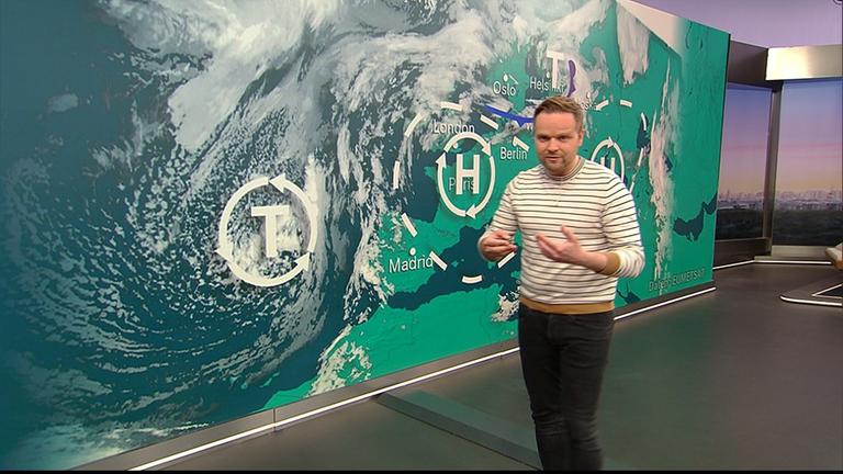 Benjamin Stöwe präsentiert das Wetter