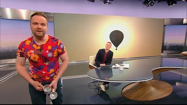 Benjamin Stöwe präsentiert das Wetter