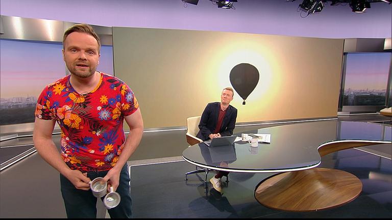 Benjamin Stöwe präsentiert das Wetter