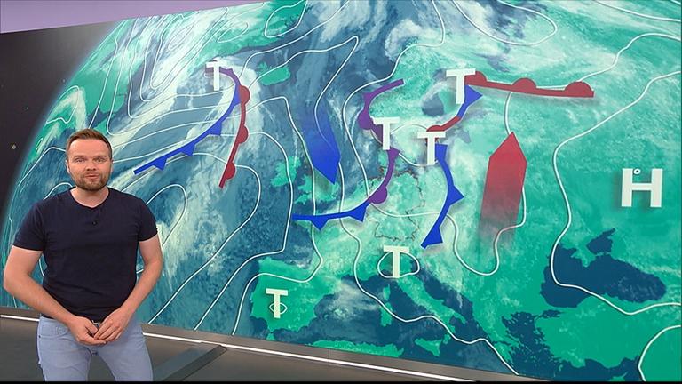 Benjamin Stöwe präsentiert das Wetter