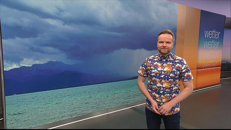 Benjamin Stöwe präsentiert das Wetter