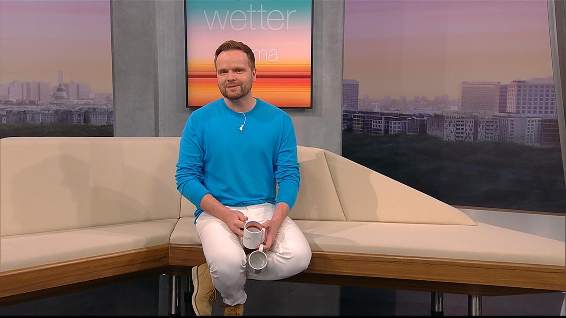 Benjamin Stöwe präsentiert das Wetter