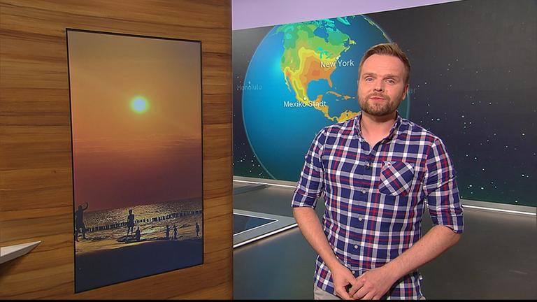 Benjamin Stöwe präsentiert das Wetter