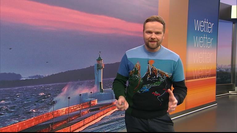 Benjamin Stöwe präsentiert das Wetter