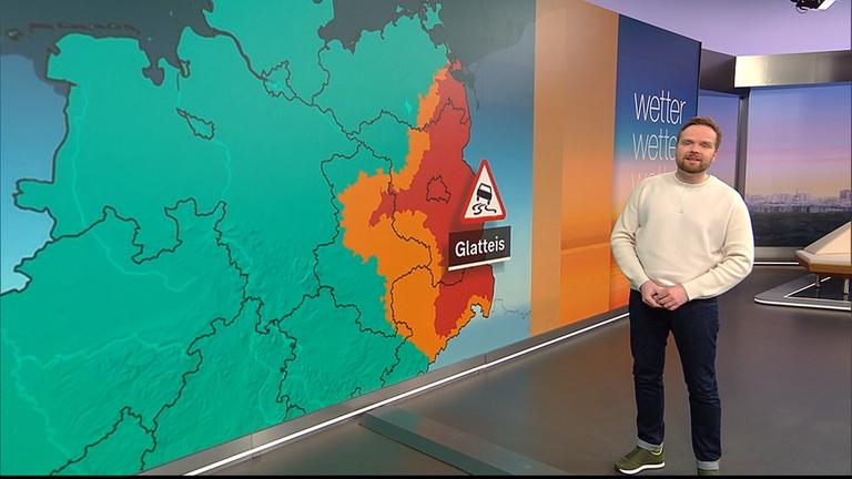 Benjamin Stöwe präsentiert das Wetter