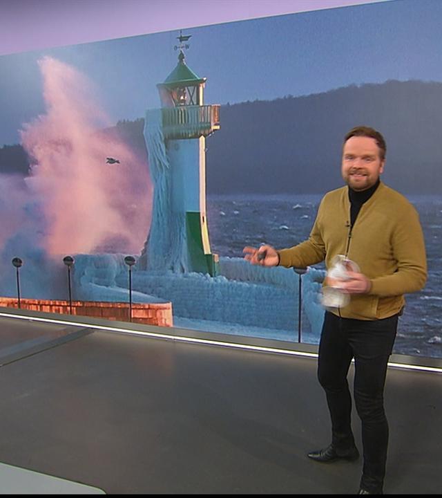 Benjamin Stöwe präsentiert das Wetter