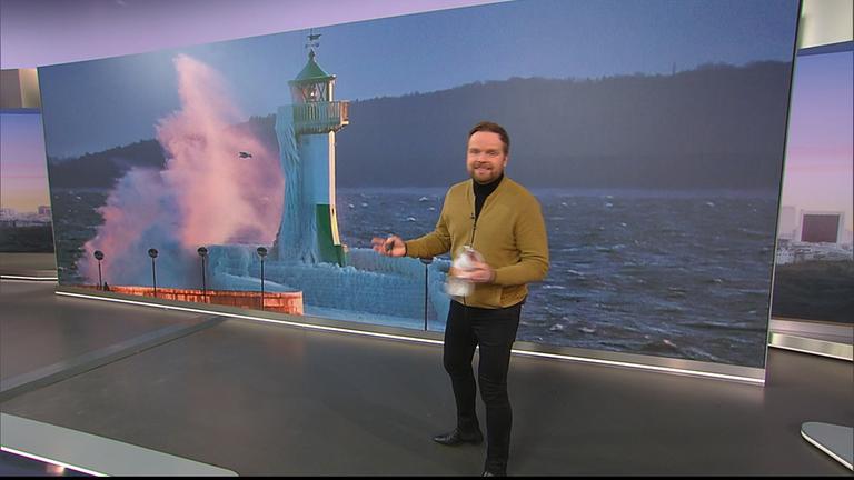 Benjamin Stöwe präsentiert das Wetter