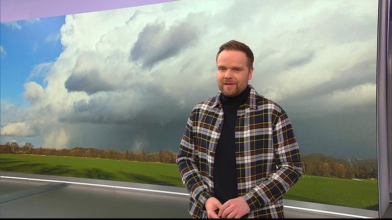 Benjamin Stöwe präsentiert das Wetter