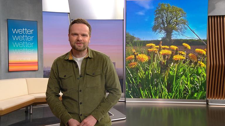 Benjamin Stöwe präsentiert das Wetter