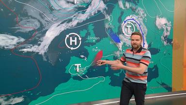 Benjamin Stöwe präsentiert das Wetter