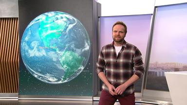 Benjamin Stöwe präsentiert das Wetter