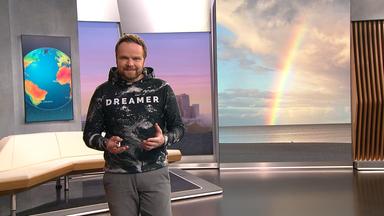 Benjamin Stöwe präsentiert das Wetter