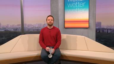 Benjamin Stöwe präsentiert das Wetter