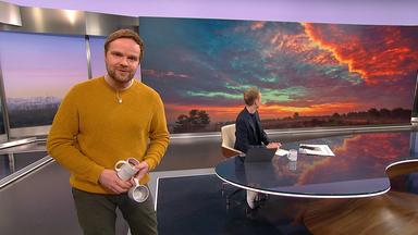 Benjamin Stöwe präsentiert das Wetter