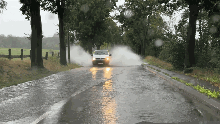 Blitze und Starkregen im Nordosten