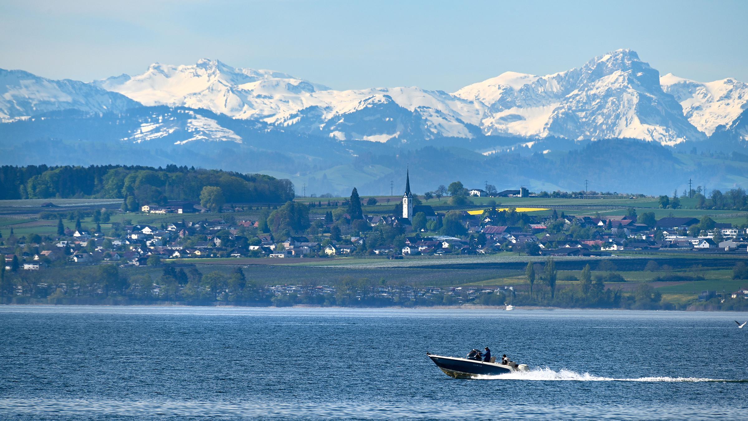 Sommerliche Temperaturen und Blick bis zu den Alpen. So macht der Bodensee Spaß!