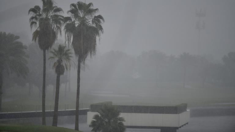 Ein Blick auf die Straße nach starken Regenfällen, die das tägliche Leben in Dubai,  am 15.04.2024 beeinträchtigen.