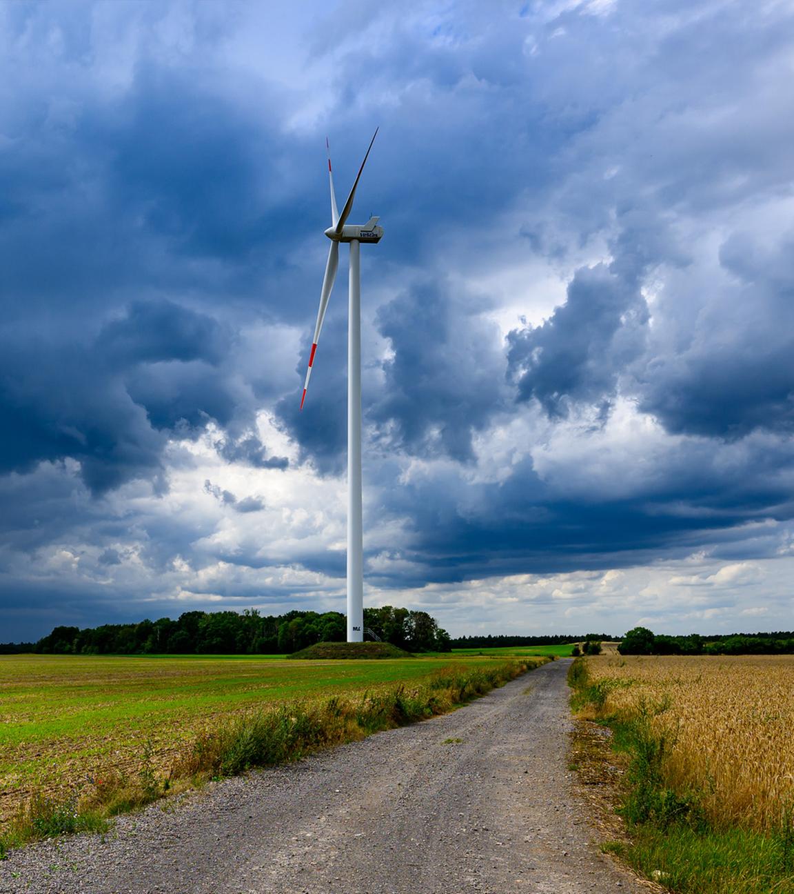Regenwolken über Petersdorf in Brandenburg am 16.07.2025.