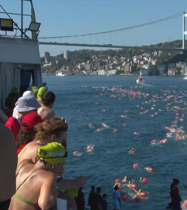 Wettschwimmen durch den Bosporus