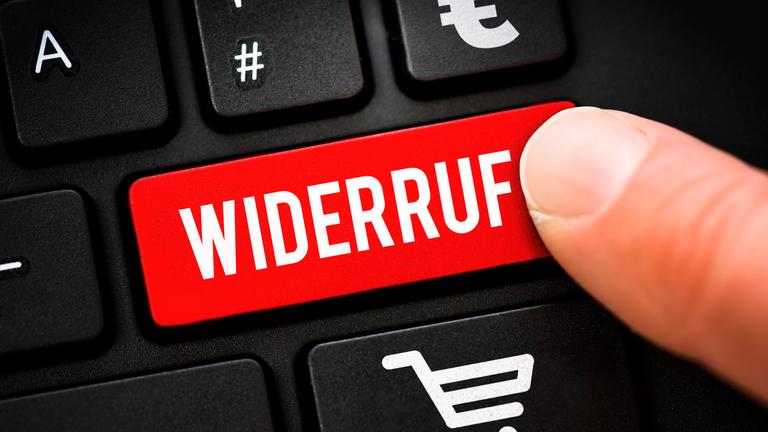 Taste mit der Aufschrift "Widerruf" auf einer Tastatur (Fotomontage)