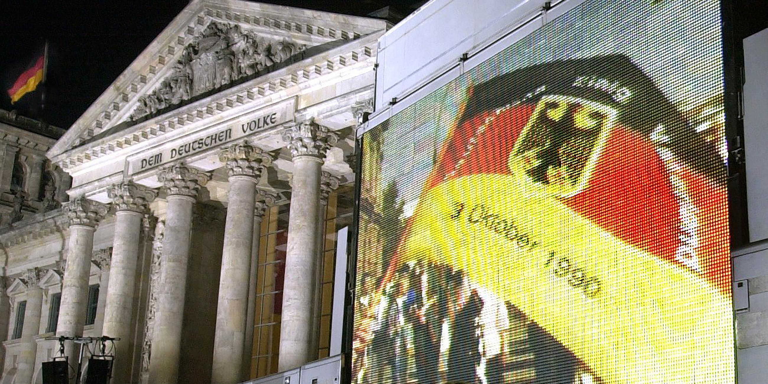Archiv: Feier zum Jubiäum der Wiedervereinigung am Brandenburger Tor, 02.10.2000 in Berlin.