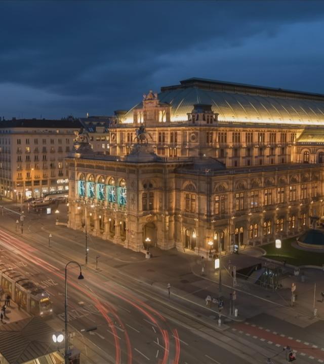Gebäude in Berlin erleuchten bei Nacht