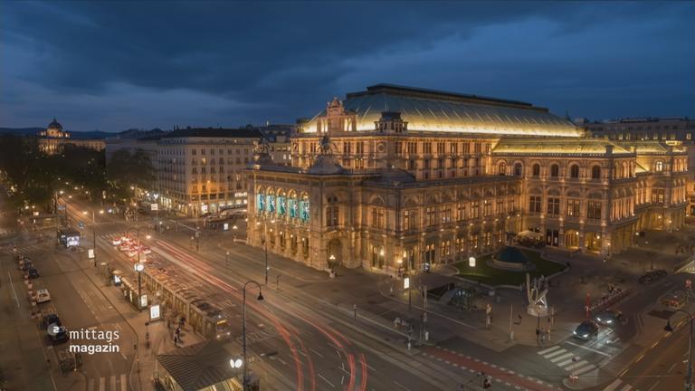 Gebäude in Berlin erleuchten bei Nacht