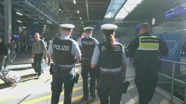 Polizei im Einsatz am Bahnhof