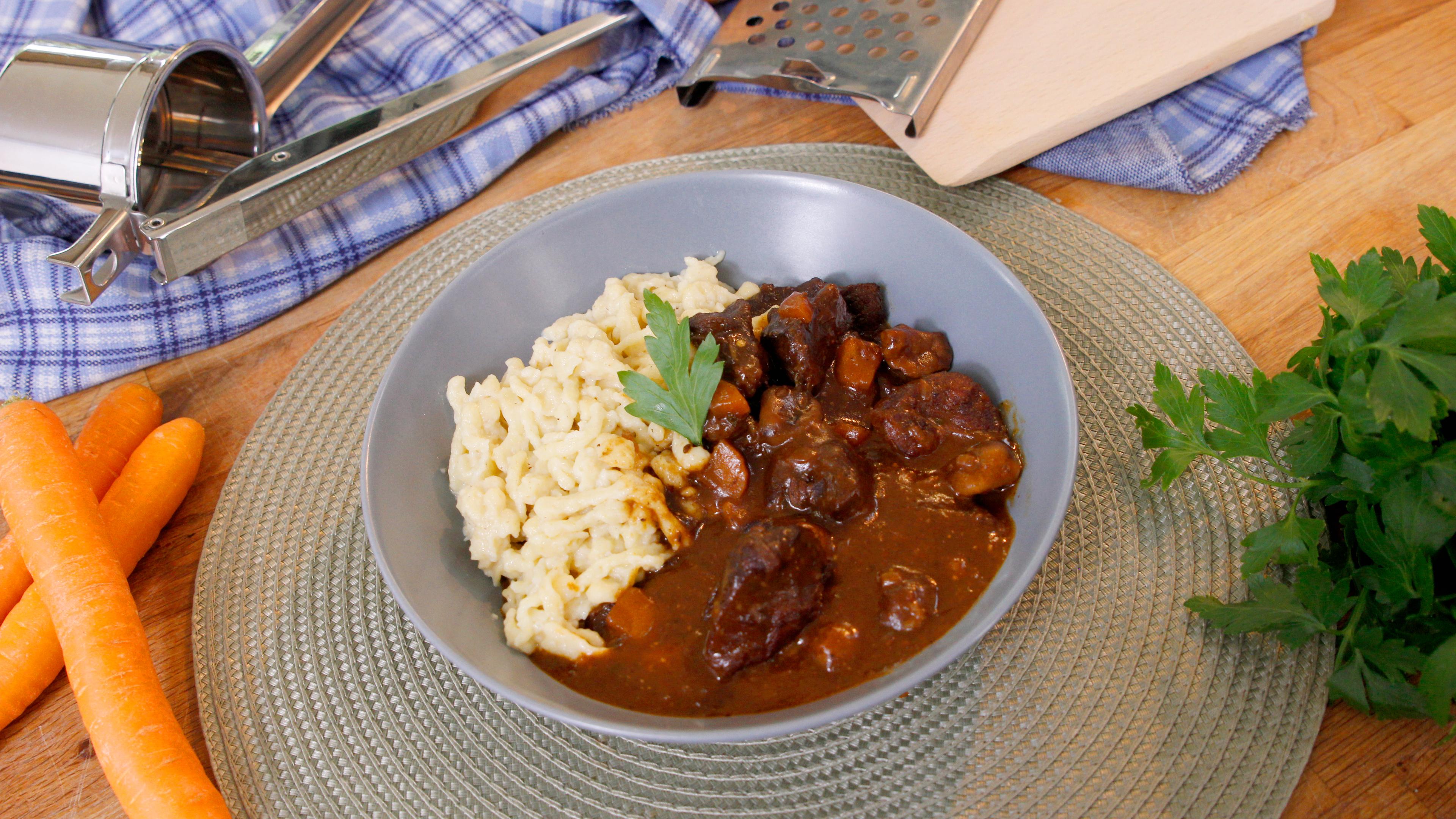 Wild-Maronen-Gulasch mit Spätzle