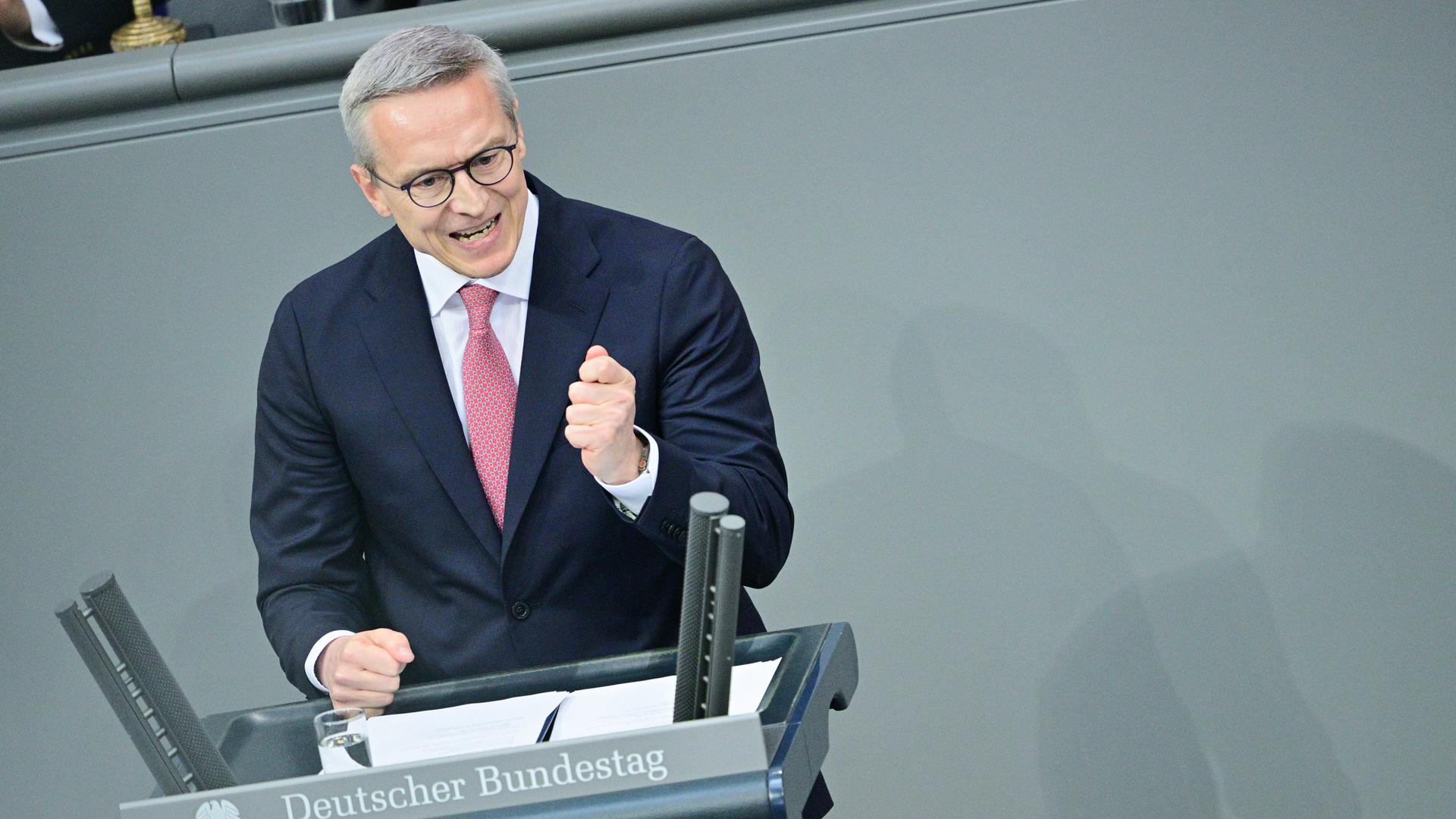 Karsten Wildberger (parteilos), Bundesminister für Digitalisierung und Staatsmodernisierung, spricht während der 5. Sitzung des Deutschen Bundestags.