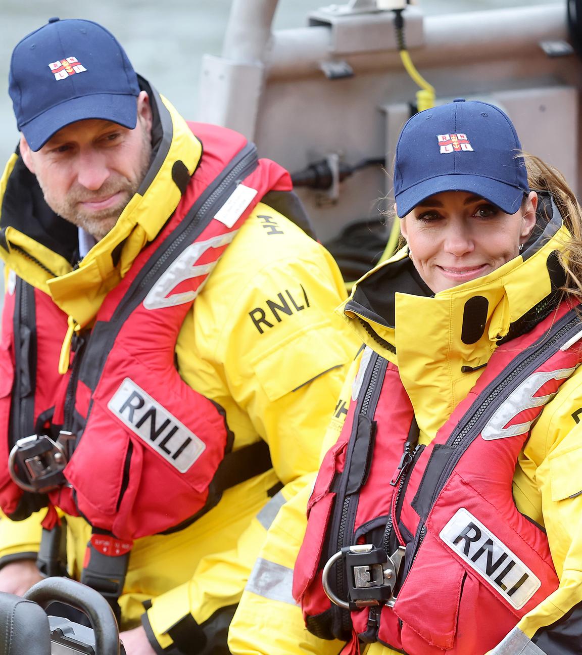 William und Kate auf Rettungsboot