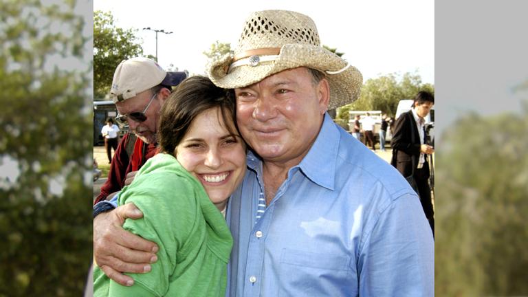 William und Melanie Shatner sind zu sehen.