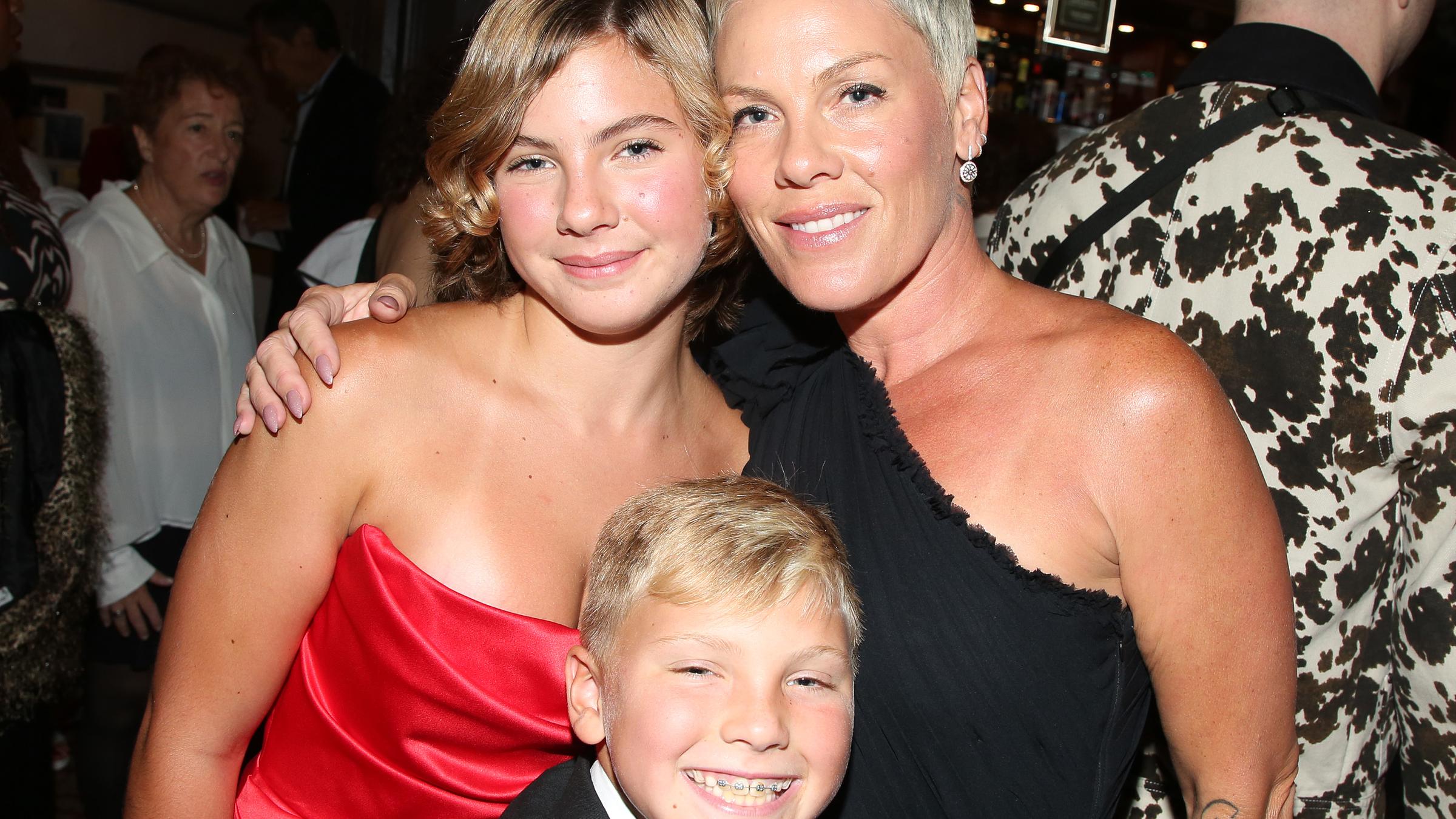 Willow Sage Heart mit ihrer Mutter Pink und Bruder Jameson Moon