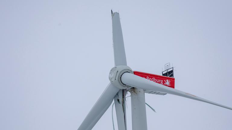 Autobahn wegen beschädigtem Windrad gesperrt