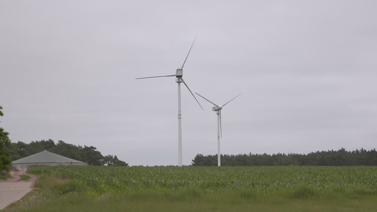 Die umstrittenen Windräder am Ortsrand von Schünow in Brandenburg