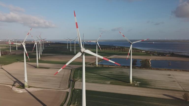 Auf dem Bild sind Winkrafträder zu sehen.