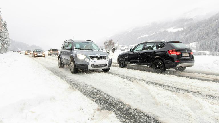 Winterliche Straßenverhältnisse an der Felbertauernstrasse bei Ainet