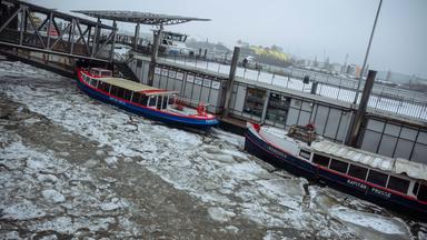 Winter legt Binnenschifffahrt lahm