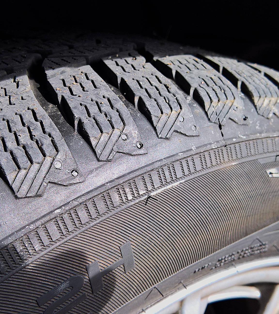 Winterreifen an einem Auto