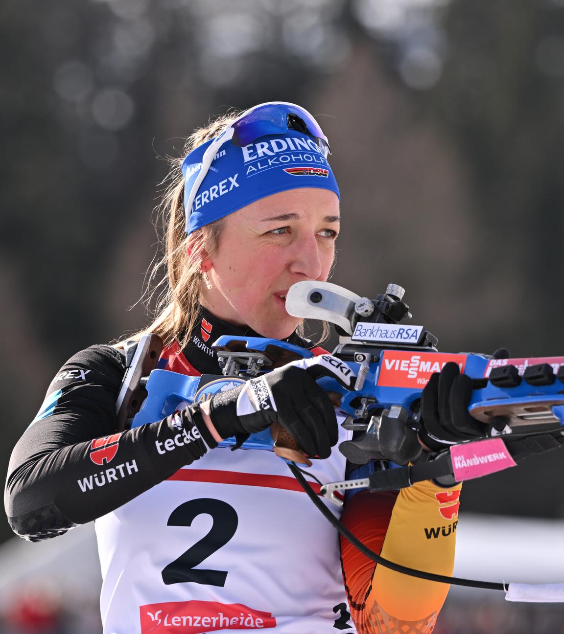 Franziska Preuß aus Deutschland beim Anschießen.