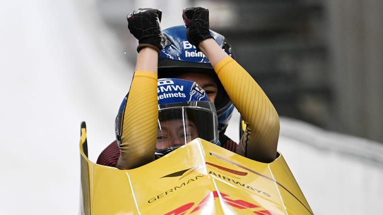 Laura Nolte und Deborah Levi gewinnen beim Zweierbob-Rennen.