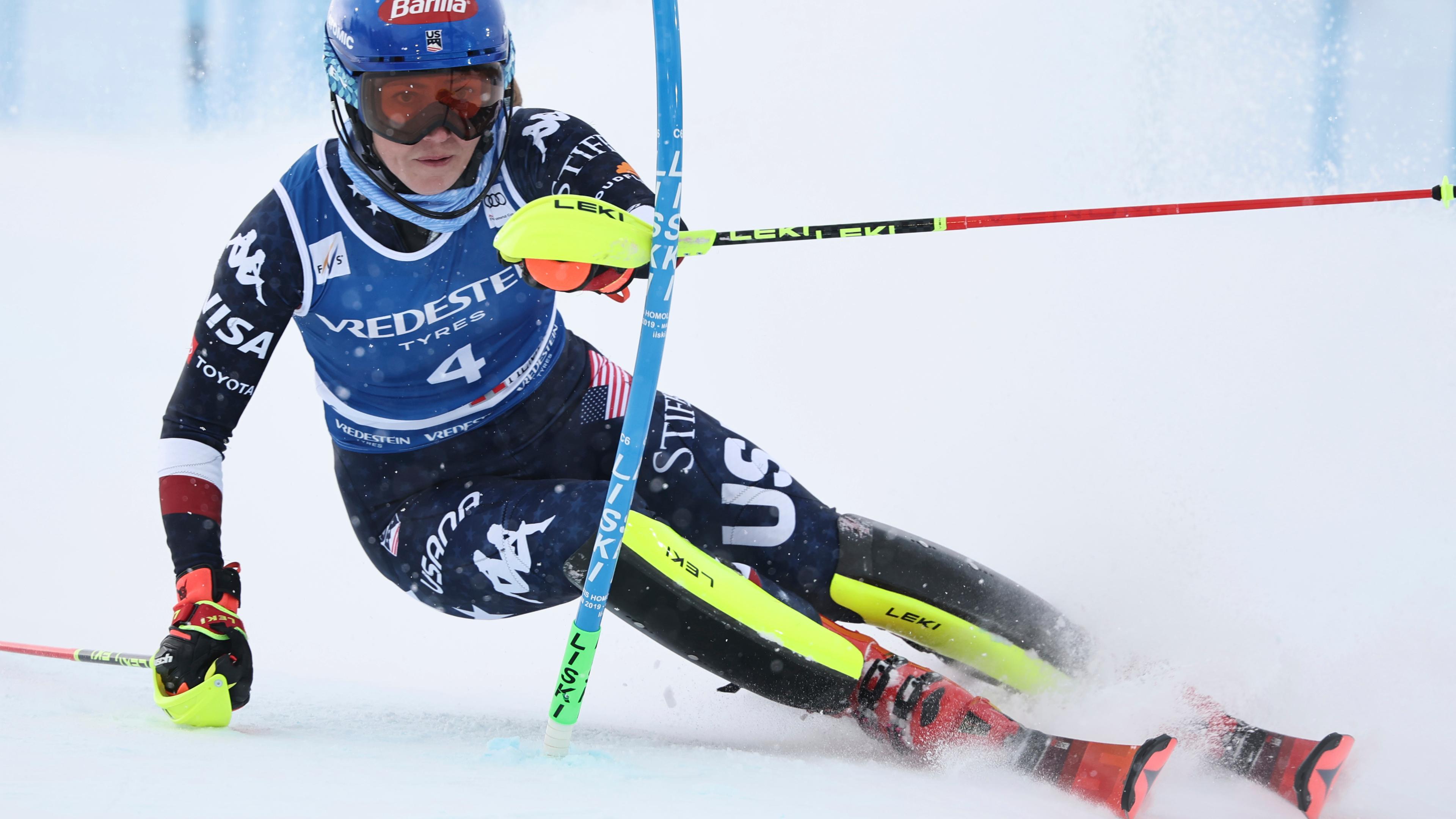 Mikaela Shiffrin aus den USA während ihrer Abfahrt beim Slalom-Weltcup.