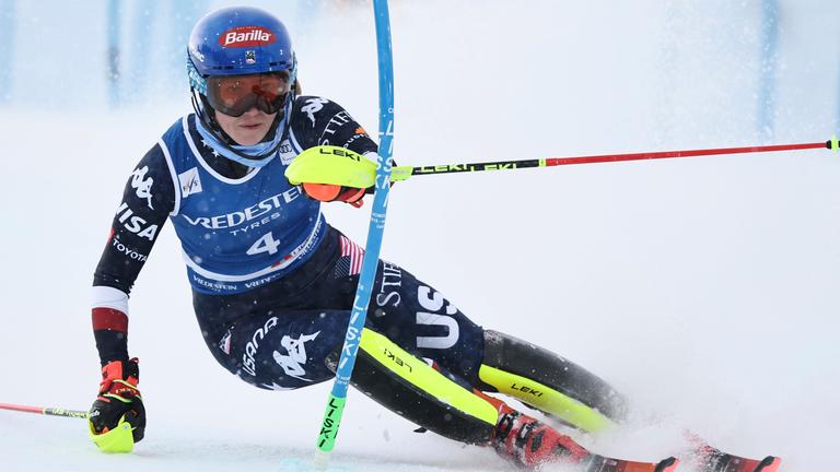 Mikaela Shiffrin aus den USA während ihrer Abfahrt beim Slalom-Weltcup.